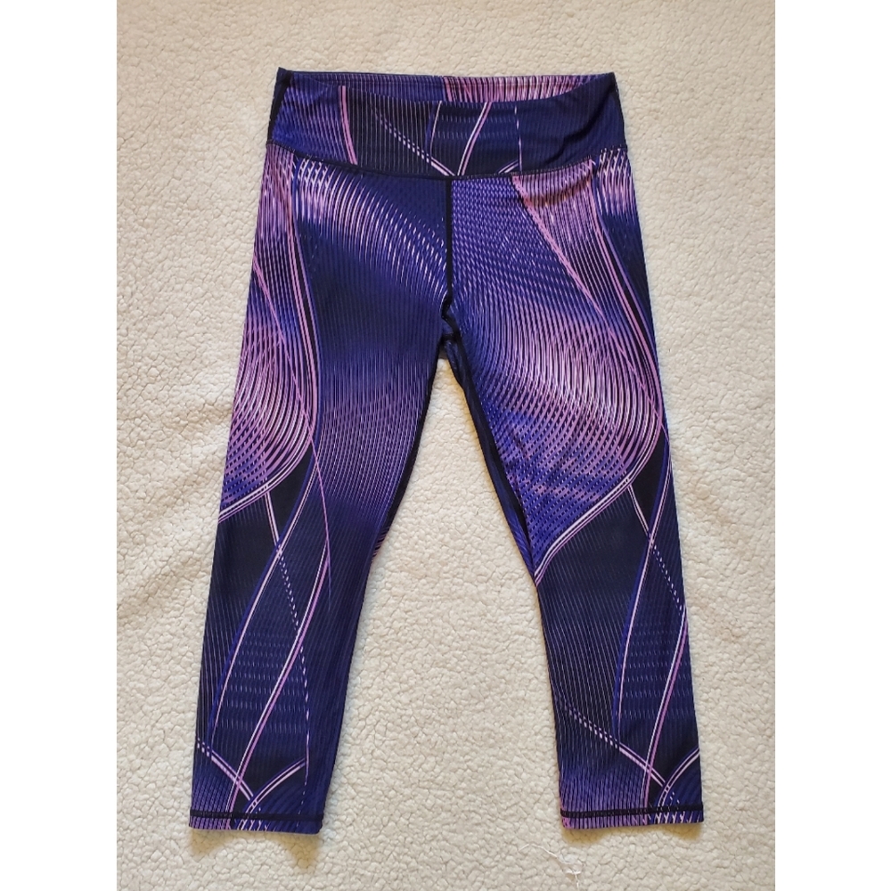 Fabletics Mid-Rise Printed PowerHold Capri Legging